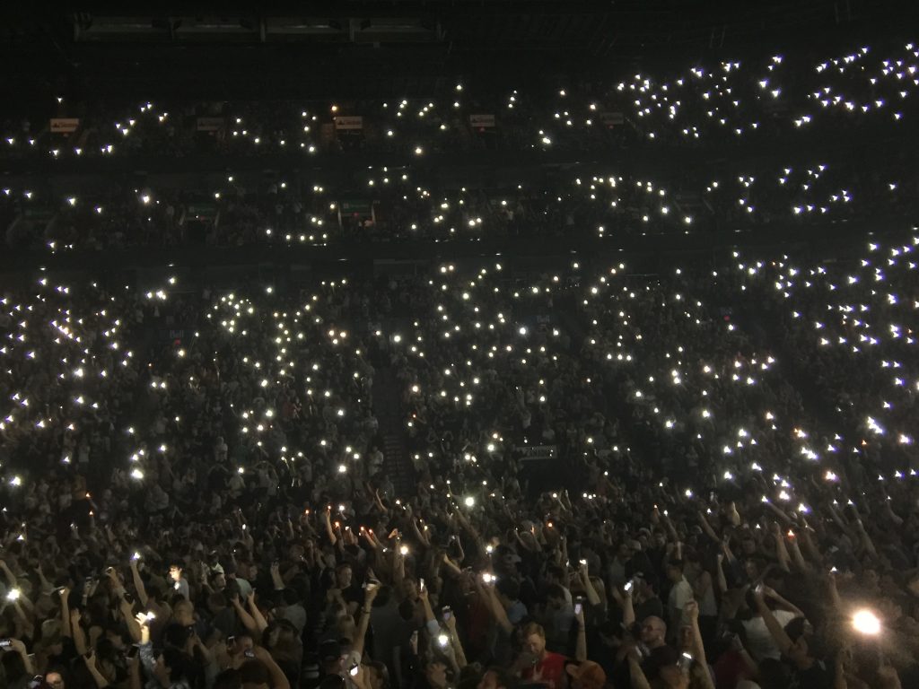 concert cell phone lights